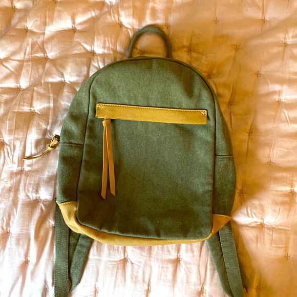 universal thread mini backpack